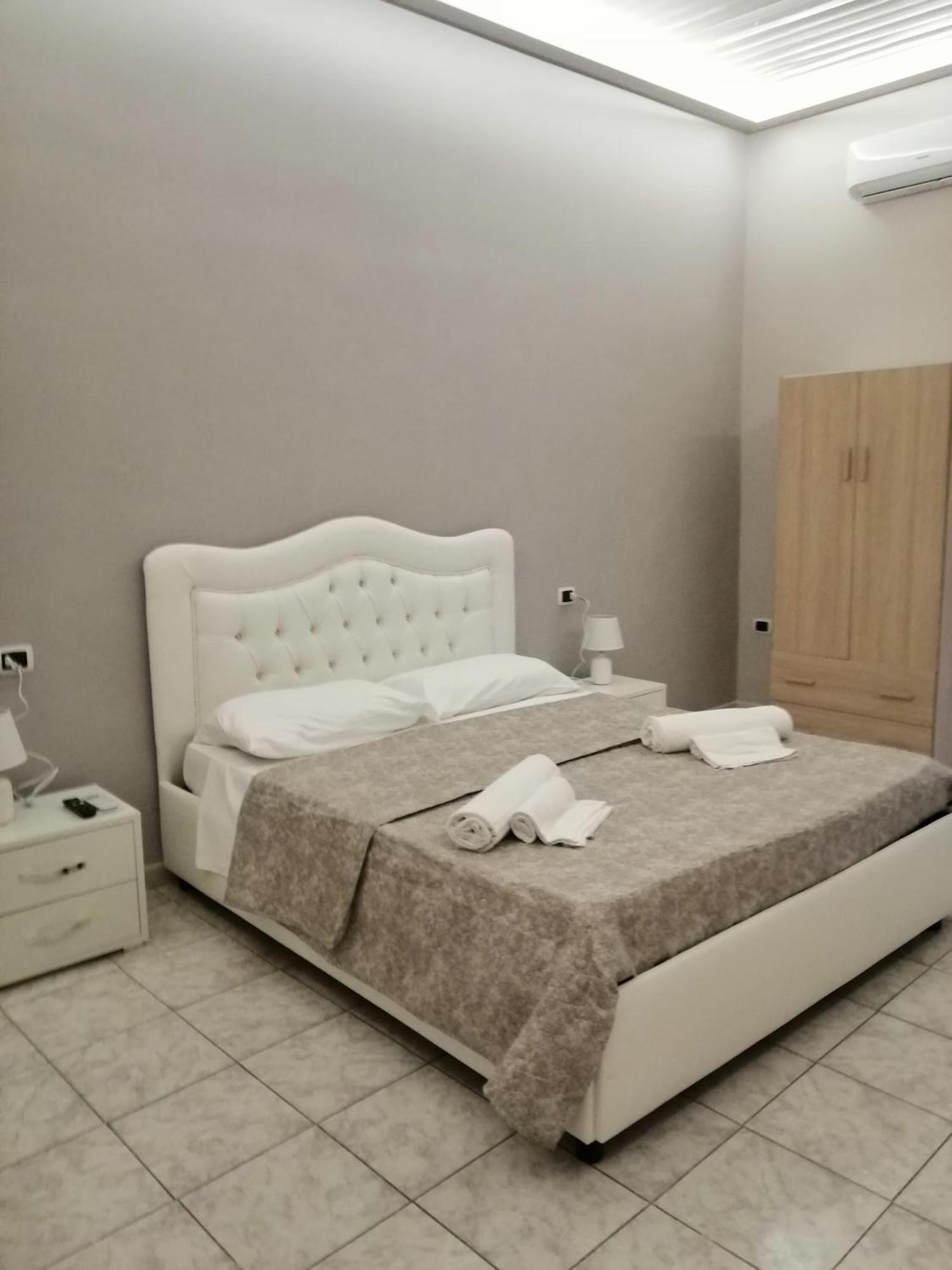 Guest House Francesco Naples Exterior photo